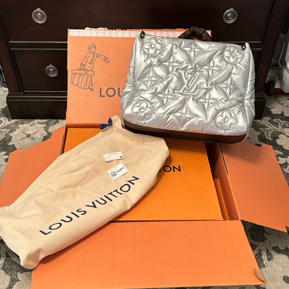 Louis Vuitton Econyl Onthego GM Pillow Silver Bag Puffer